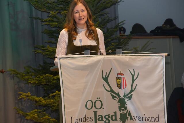 Staatsekretärin Cludia Plakolm appellierte den jungen Menschen „die Rolle der Jagd näherzubringen.“   | Foto: Helmut Eder