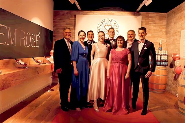 Die Familie Schandl ist bekannt für ihre Gastfreundschaft und Leidenschaft für Wein – und genau diese Herzlichkeit spiegelte sich auch in der Atmosphäre des Abends wider. | Foto: Alejandra Ortiz