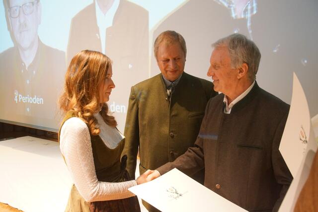 Für seine zwölfjährige Tätigkeit als Jagdleiter wurde  Wilhelm Hartl von der Genossenschaftsjagd Niederwaldkirchen ausgezeichnet | Foto: Helmut Eder