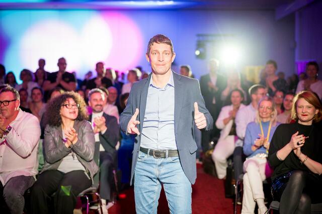 Bojan Ilic aus Hadersdorf, Auhof war beim internationalem Speaker Slam in Dresden dabei.  | Foto: Internationaler SpeakerSlam