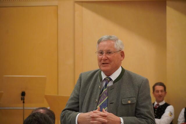 Ehrenobamnn Franz Haitzmann bedankte sich herzlich für die Überraschung zu dessen 80. Geburtstag | Foto: Johannes Brandner