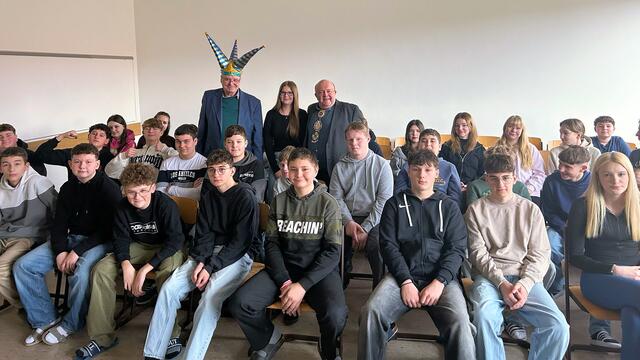 Ernst Gratz und Karl Christandl von der Köflacher Faschingsgilde in der Mittelschule Köflach | Foto: Cescutti