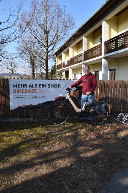 Senioren fahren ab auf E-Bikes: Rudolf Schager hat in seiner Bikebase in Schauboden alles rund um die Zweirad-Mobilität zu bieten. | Foto: Roland Mayr/MeinBezirk Scheibbs