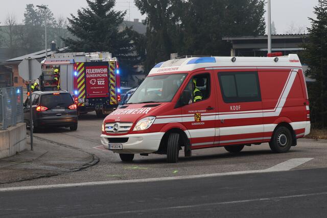 In Gunskirchen fuhr ein Pkw auf einer Kreuzung der Grünbachtalstraße frontal in einen Zaun. | Foto: laumat.at
