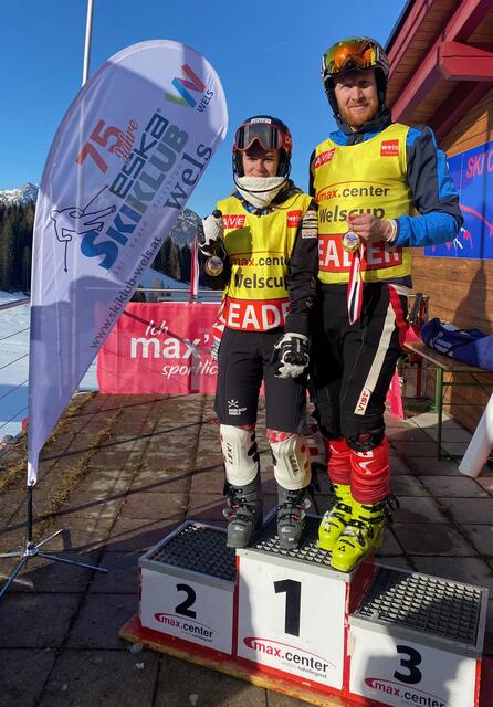 Die neuen Welser Stadtmeister im Slalom 2025 heißen Marlies Müller und Johannes Gassner vorm Ski-Club Eska Wels.  | Foto: Lauterbach
