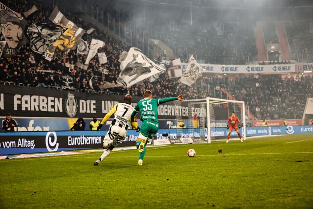 Extase pur: Die LASK-Fans jubelten gemeinsam mit ihren Athletikern über einen 2:1-Heimsieg über den SK Rapid Wien. | Foto: Reischl