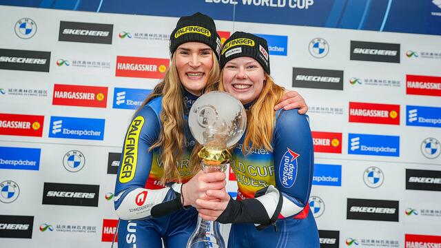 Selina Egle und Lara Kipp sichern sich mit ihrem siebten Saisonsieg im neunten Rennen den Gesamtweltcup-Titel. | Foto: ÖRV/Reker
