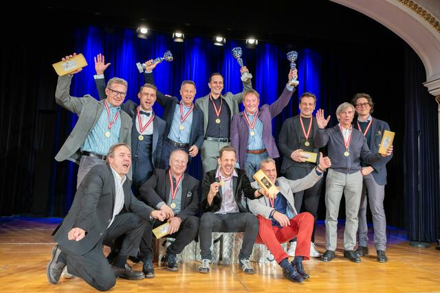 Siegerehrung im Casino Baden nach dem Promi Skirennen. | Foto: Faist Events