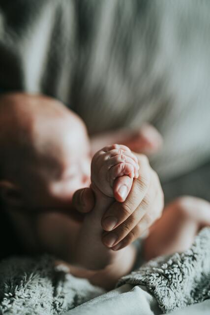 Frühere Studien haben gezeigt, dass die Genomanalyse von Eltern und Kind bei rund einem Drittel der Babys zu einer veränderten medizinischen Versorgung geführt hat. | Foto: Nathan Dumlao/Unsplash