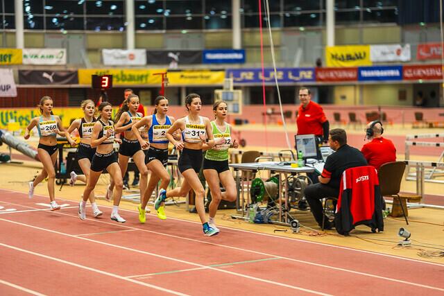 Nach einer eher kurzen Vorbereitungsphase auf die Hallensaison konnte sich Carolina Grabner am ersten Wettkampftag über 800 Meter in der Klasse U18 den ersten Platz und damit Gold und den Staatsmeistertitel sichern. | Foto: ÖLV/wolf.amr