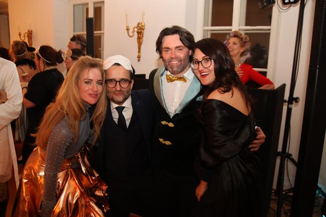 Freundschaft und weitere Gemeinsamkeiten verbindet die Eggers: Adrienne, Wilhelm, Alexander und Sabrina Egger.