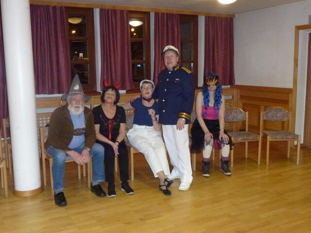 Tanzlehrer Karl Hömstreit aus St. Anton an der Jeßnitz (2.v.r.): ""Tanzen ist Balsam für Körper, Geist und Seele und fördert darüber hinaus die Geselligkeit." | Foto: Heidemarie Rottermanner