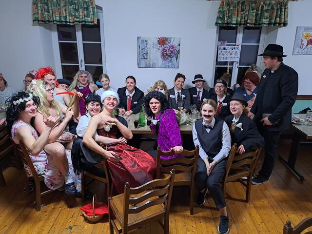 3. Platz: Die Hochzeitsgesellschaft aus Stephanshart. | Foto: Stefanie Machtinger