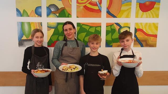 Im Hauptgang verwandelten die Schüler:innen den klassischen Burrito in eine vegane, gesunde Variante. | Foto: Sport/Mittelschule St. Valentin