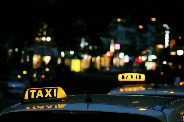 Am Praterstern wurde ein Taxilenker brutal überfallen, der Täter wird aktuell gesucht. (Symbolbild) | Foto: Lexi Anderson/Unsplash
