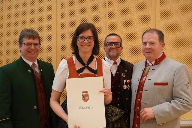 v.l.: Klaus Vinatzer, Katrin Fraiß, Karl Weiß und Landesobmann Balthasar Gwechenberger | Foto: Johannes Brandner