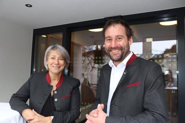Martina Bombardelli, die Direktorin der Tiroler Fachberufsschule für Tourismus und Handel (TFBS) Landeck und ihr Stellvertreter Thomas Rudig.  | Foto: Elisabeth Zangerl 