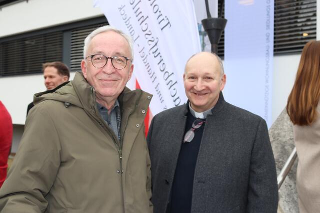 Landecks Bürgermeister Herbert Mayer mit Dekan Martin Komarek. | Foto: Elisabeth Zangerl 