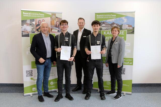 (v.l.n.r.): Geschäftsführer Fritz Weber, Sebastian Kweton-Vogl, Thomas Luftensteiner (Teamleiter Mitarbeitermanagement), Marcel Viesinger und Andrea Dorr (Leiterin Service) | Foto: HKZ Groß Gerungs