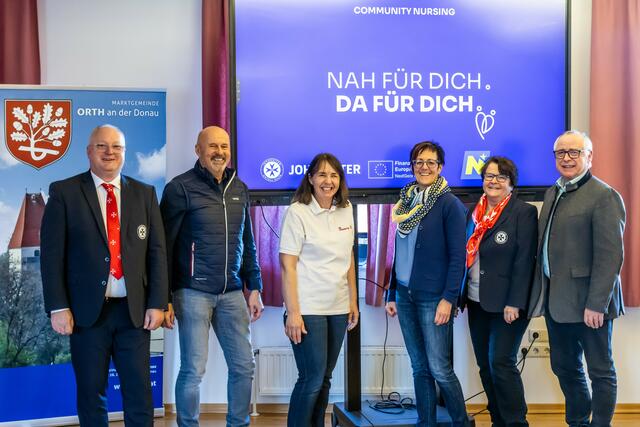 v.l.: Christian Römer (Johanniter Leitung Pflegedienst Wien/NÖ), Gerhard Paier (Bürgermeister Andlersdorf), Heidelinde Zapletal-Janevski (Johanniter-Community-Nurse), Elisabeth Wagnes (Bürgermeisterin Orth/Donau), Anneliese Gottwald (Johanniter Bereichsbeauftragte NÖ) und Roman Sigmund (Bürgermeister Haringsee).

  | Foto: Johanniter