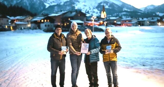 Sebastian Eder (Obmann regio³), Christof Willms (GF TVB PillerseeTal), Fred Fettner (Autor Ski Austria Magazin), Konrad Walk (Bgm. Hochfilzen). | Foto: TVB/Ski Guide Austria