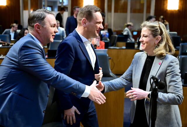 Während die SPÖ also offenbar in einer Personaldebatte steckt, entscheiden die NEOS bei einer Mitgliederversammlung am kommenden Sonntag, ob sie überhaupt Teil einer schwarz-rot-pinken Dreier-Koalition sein wollen. | Foto: ROLAND SCHLAGER / APA / picturedesk.com