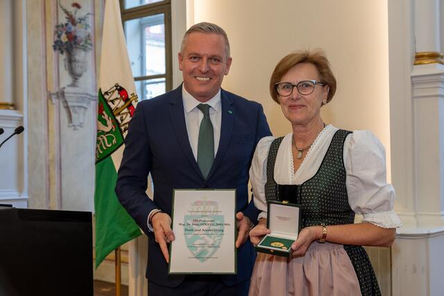 Sonja Gögele (FH Joanneum GmbH) wurde von LH Mario Kunasek ausgezeichnet. | Foto: Land Steiermark/Robert Frankl