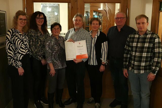Romana Mann, Birgit Stangel, Margit Hebertshuber, Walter Brunhuber, Elisabeth Flotzinger, Bürgermeister Josef Högl und Andreas Flotzinger. | Foto: SU Mörschwang