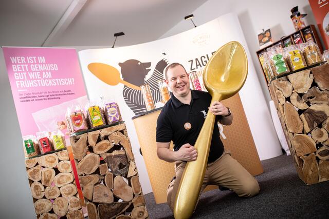Zaglers Markenzeichen: der goldene Löffel. | Foto: ZAGLER MÜSLIBÄR