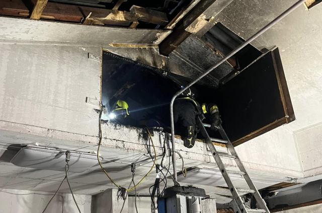 Auch das Dach wurde von den Feuerwehren untersucht.  | Foto: Feuerwehr St. Paul im Lavanttal