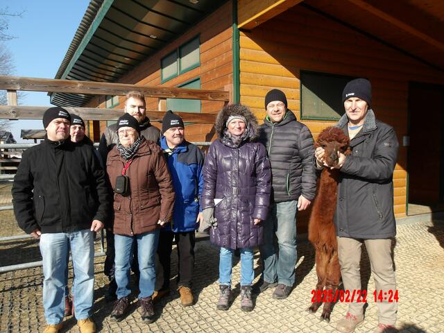 Christian Maier, Erna Pichler, Christa Maier, Peter Zimmel, Karl Maier, Natascha Ruso, Hubert Ruso, Kurt Köhler und Alpaka Scirocco | Foto: Privat