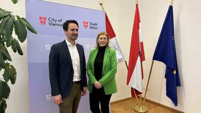 Bildungsstadtrat Christoph Wiederkehr (Neos) und Bildungsdirektorin Elisabeth Fuchs präsentierten fünf neue Maßnehmen zur Gewaltprävention an Wiens Schulen.  | Foto: Kathrin Klemm/MeinBezirk