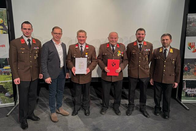 Bei der FF Pimpfing standen auch zahlreiche Ehrungen auf dem Programm. | Foto: FF Pimpfing