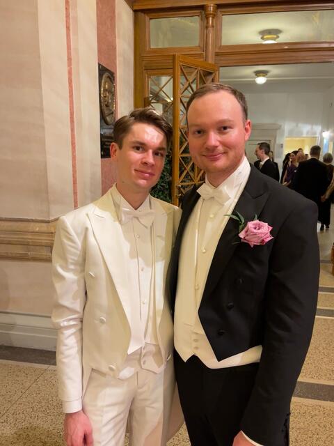 Stefan Pfister und der Gablitzer Josef Takats eröffnen den Opernball.  | Foto: Privat