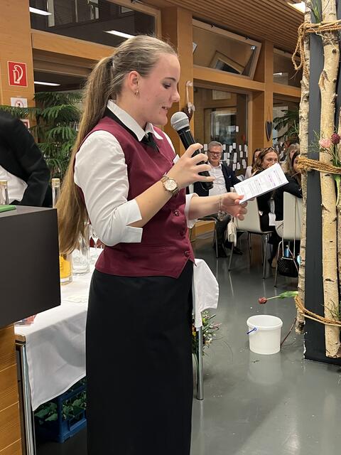 Chefmoderatorin Panna Kelemen (Abschlussklasse 3. AMW, Fachschule für Wirtschaft) | Foto: (c) hlwspittal 2025