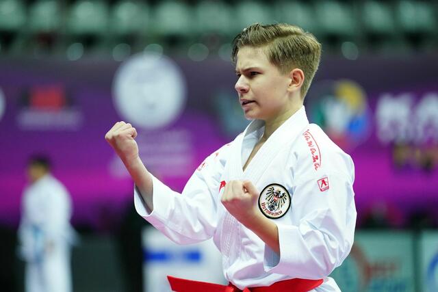 Mit fünf Kata-Siegen kämpfte sich Emil Zadina ins U14-Finale von Fujairah. | Foto: Martin Kremser