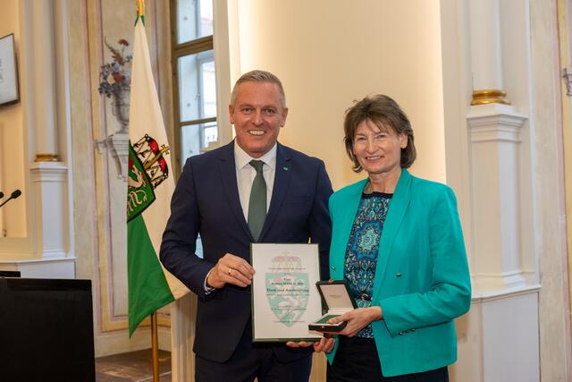 Andrea Hable (FH Joanneum) wurde von LH Mario Kunasek ausgezeichnet. | Foto: Land Steiermark/Robert Frankl