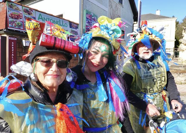 In Gablitz ziehen 215 Teilnehmer durch den Ort.  | Foto: Privat