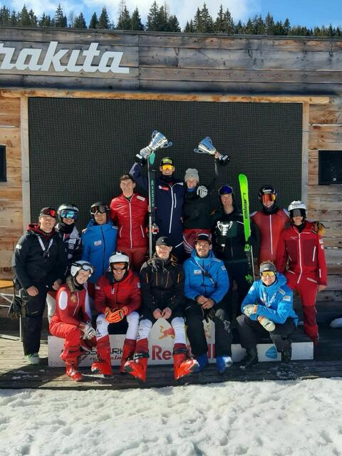 Janik Sommerer jubelt: Auf der Reiteralm holte der junge Skicrosser aus Gosau einen Sieg. | Foto: Sommerer