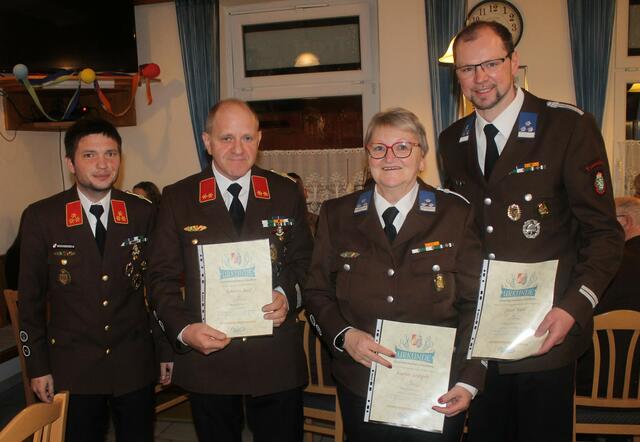 75. Wehrversammlung der Feuerwehr Frauenburg: Kdt. Ing. Martin Bogensberger (links) mit Geehrten. | Foto: Privatfoto