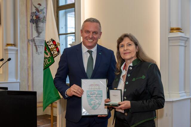 Roswitha Katter (Joanneum Research) wurde von LH Mario Kunasek ausgezeichnet. | Foto: Land Steiermark/Robert Frankl