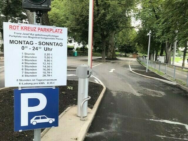 Die Stadt Salzburg weist darauf hin, dass es keinerlei offizielle QR-Codes für den Erwerb von Parkscheinen gibt. Auf den insgesamt 179 Parkscheinautomaten in der Stadt ist lediglich ein Link zu Anbieter:innen zertifizierter Apps ersichtlich. | Foto: Rotes Kreuz Salzburg