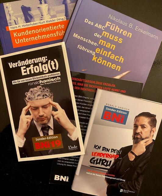 Literatur zum Thema Führung und Leadership.
Von BNI Werken bis zu wissenschaftlichen Aufarbeitungen. | Foto: Enrico Maggi, BNI