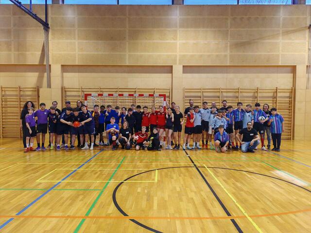 Die drei besten Teams des „Martha Cup“ wurden mit DEZ-Gutscheinen belohnt. | Foto: JAM