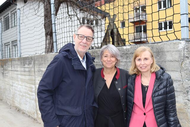 SQM (für Berufsschulen) Klaus Schuchter, Direktorin Martina Bombardelli und Karin Kofler von der Bildungsdirektion.  | Foto: Elisabeth Zangerl 