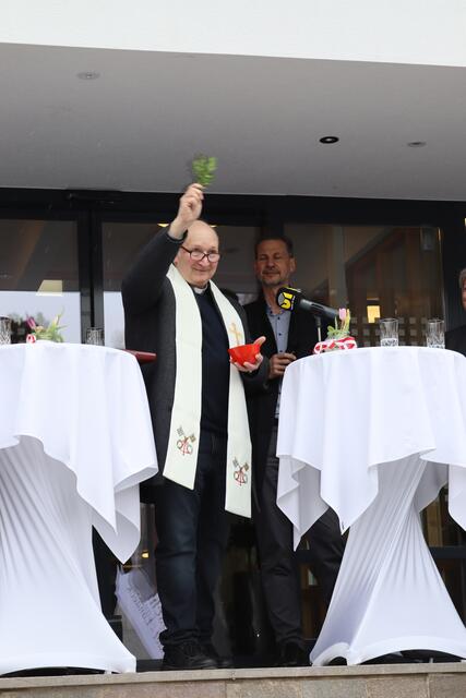 Dekan Martin Komarek nahm die Einweihung vor.  | Foto: Elisabeth Zangerl 