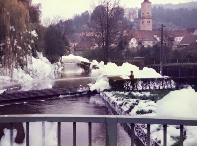 Ein Beitrag von Martin Haider: Nach dem Unfall eines mit Shampookonzentrat beladenen LKW im Twimberger Graben kam es 1984 zur Schaumbildung auf der Lavant. | Foto: Privat