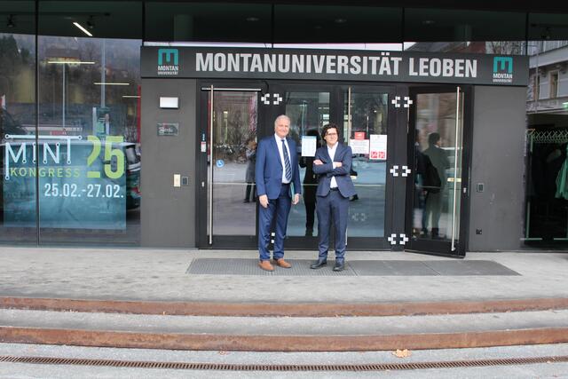 Rektor Peter Moser mit dem aws-Geschäftsführer Gerfried Brunner. | Foto: Helga Gößwellner