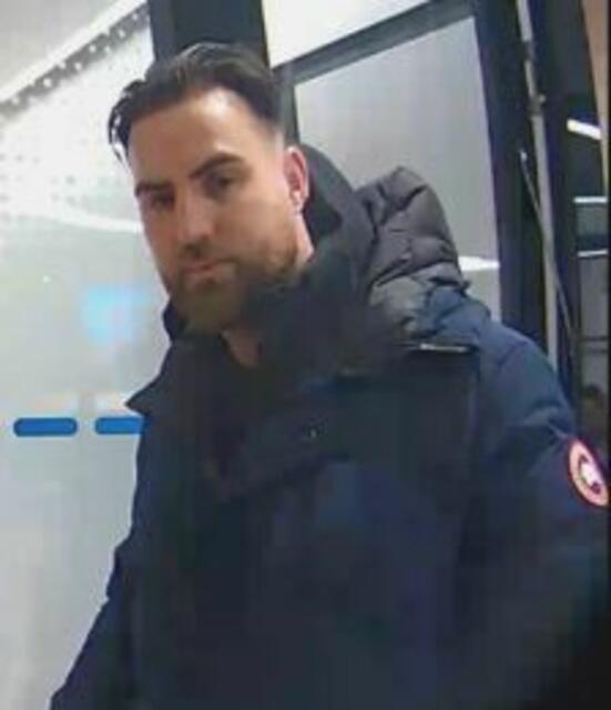 Wenn du diesen Mann erkennst, dann ruf die Polizei. | Foto: LPD Wien