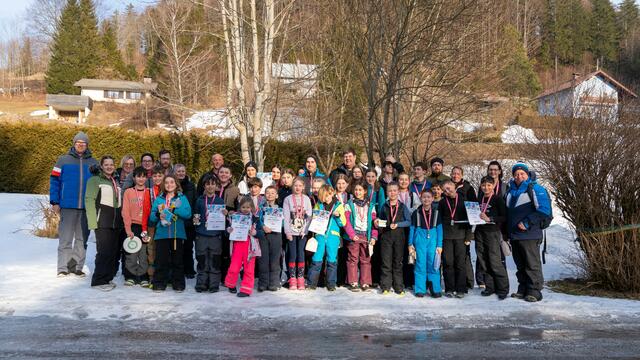 Markus Werthan, GRin Denise Lintschinger, Roswitha Salzer, Bettina Stoll, Luca Kunczer, Paul Edlinger, Christopher Lintschinger, Susi Hofstetter, Lena Hauer, Fabian Radu, Gerhard Kletzmayr, Kilian Hauer, Klara Oberleitner-Pickem, Anamaria Brojban, Paul Preis, Jakob Schabasser, Laura-Sophie Zimmel, Lena Winkler, Valerie Kendler, Dagmar Preis, Matthias Kerndler,Johanna Wagner, Theo Klebel, Pia Preis, Michael Weiss, Kiana Lintschinger, Lisa Kerndler, Paulina Weiss, David Schabasser, Mattias Stachelberger, Nora Kerndler, Florian Lintschinger, Joel Müllner, David Velcota, Philipp Luiskandl, Florian Schabasser, Katja Schabasser, Lucas Velcota, Jessica Kendler, GfGR Manuel Erber | Foto: Manfred Hanus